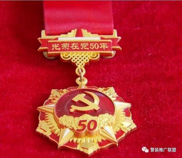 张瑜亲身示范：不烫老年头、不穿老年装，66岁都没有“大妈感”